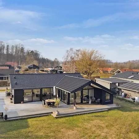 Viveke - 10m From The Sea By Interhome Semesterbostad *